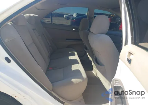 2005 Toyota Camry Le z USA, uszkodzony, nr VIN 4T1BE32K25U014617